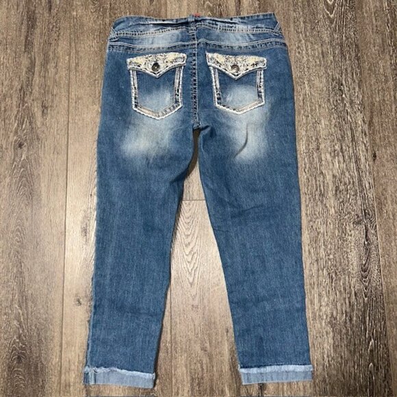 Bongo Jeans Capris Womens 11 Embroidered Rolled Cuff Distressed Stretch Mid Rise - Picture 4 of 6